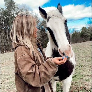 Meet your Posher, Olivia